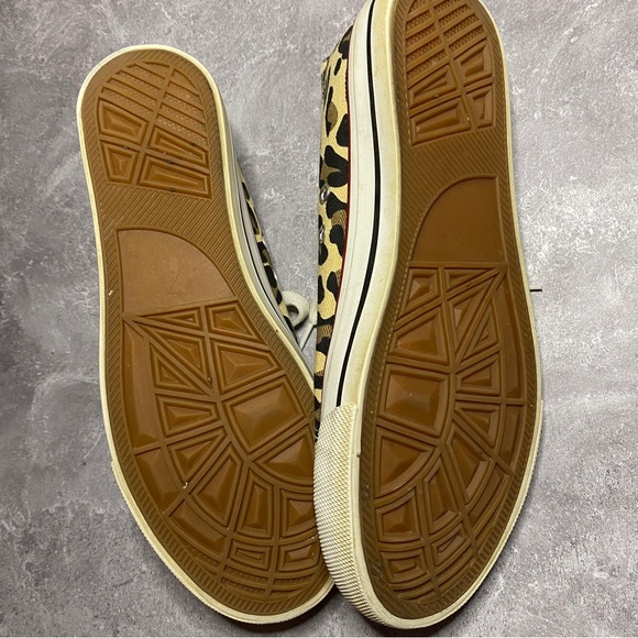 Leopard print low top sneakers, size 8 - Picture 3 of 3